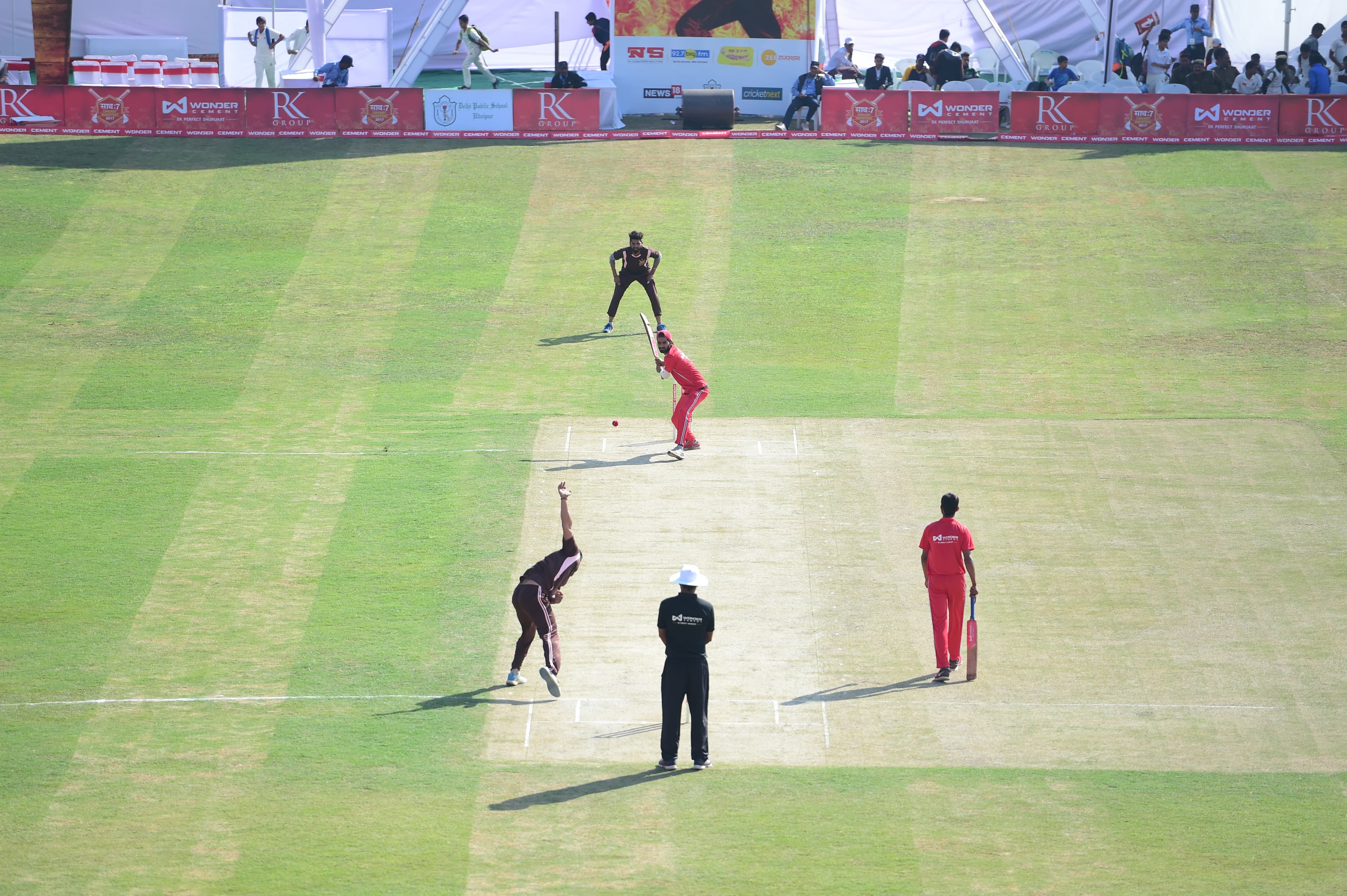साथ:7 Cricket Mahotsav — a live match in play